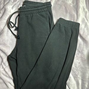 Aritzia TNA boyfriend sweatpant